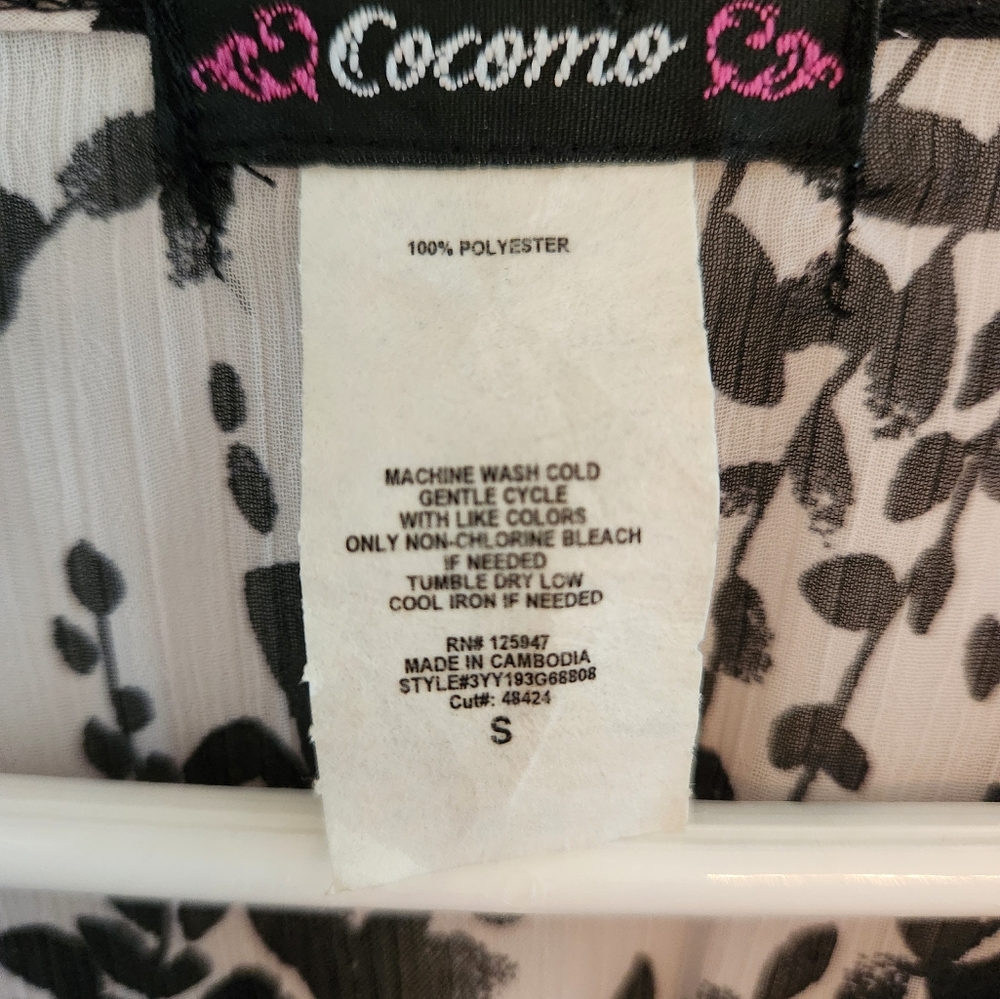 (4 For $20) Cocomo Black White print Butterfly Blouse. Size S. Black braid front - Picture 2 of 4